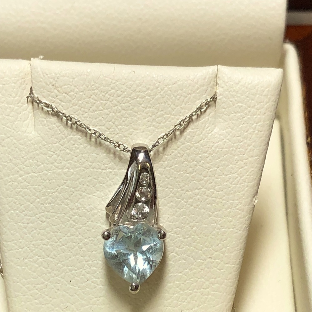 Aquamarine and diamond heart, white gold pendant